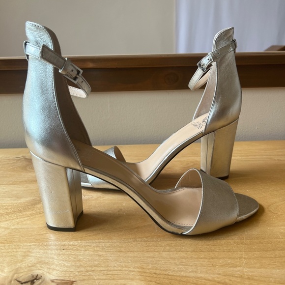 VINCE CAMUTO CORLINA ANKLE STRAP HEELED SANDAL 12M SILVER WEDDING HOLIDAY GLAM - Picture 2 of 11